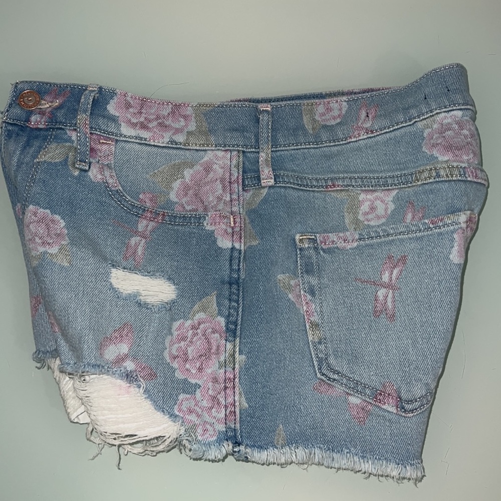 HOLLISTER - Picture 4 of 6